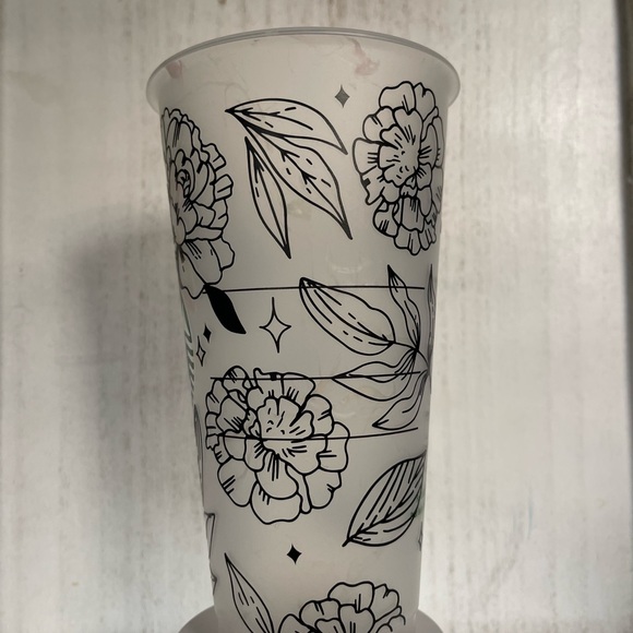 Flower Design Venti Starbucks Cold Cup - Picture 3 of 6
